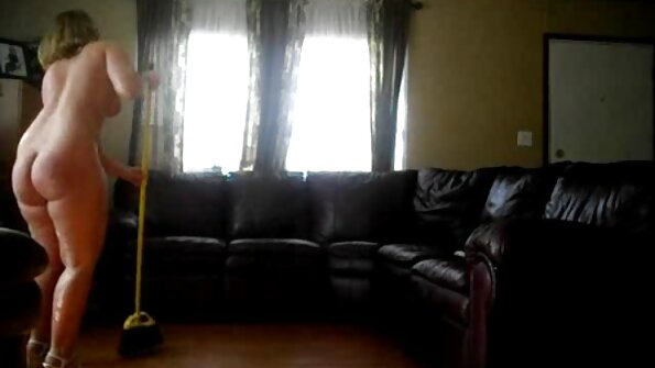 a 꽉 갈색 머리 가 섹시 엉덩이 가 을 얻 항문 침투