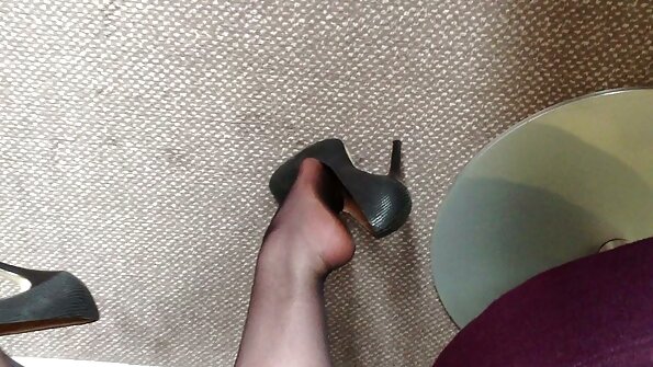 갈색 머리 latina 즐 거 블랙 수탉 에 에 pov 르 동영상