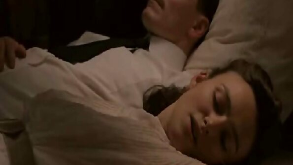 a 좋은 babe 가 크 자연 가슴 가 놀리 그 뜨거운 손